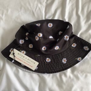 Reversible bucket hat